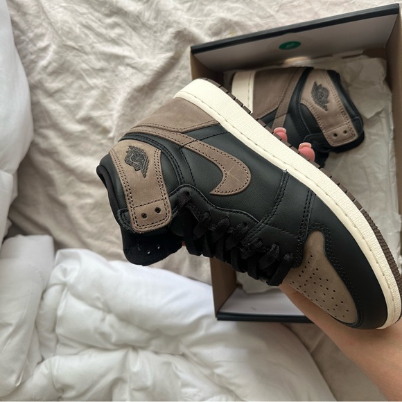 Retro Air Jordan 1 Palomino - Picture 4 of 9